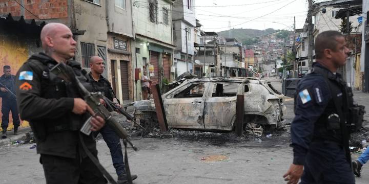 Violencia en Río de Janeiro: la lucha sangrienta entre policías, narcos y milicias mantiene en vilo a una ciudad fragmentada