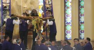 Ica renueva su fe: masiva devoción en la tradicional bajada del Señor de Luren