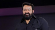 Mohanlal cuts cake with fans to celebrate Dadasaheb Phalke award win