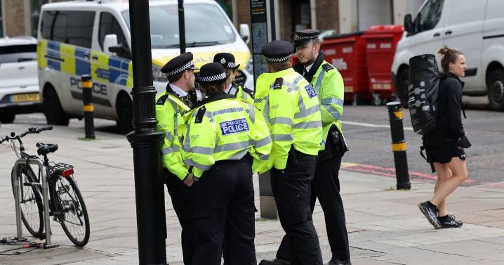 Met Police officer rushed to hospital after trying to arrest 'shoplifters' on South London street