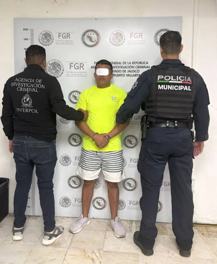 Detienen en Puerto Vallarta a sujeto con orden de extradición a Estados Unidos