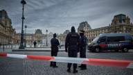 Ladrones roban joyas de valor "incalculable" del Louvre en un asalto de siete minutos