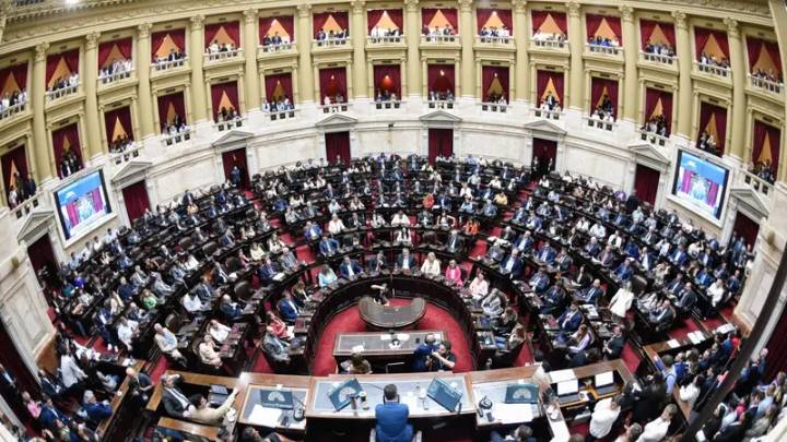 Diputados argentino por poner freno a la toma de más deuda