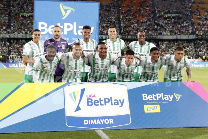 Atlético Nacional goleó a Medellín en el clásico paisa y clasificó a cuadrangulares