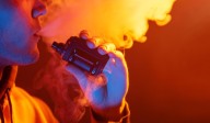 Consumidores de tabaco han disminuido, mientras que los de cigarrillo electrónico van en aumento, según la OMS