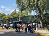 Encapuchados toman Facultad de Contaduría de la UNAM; hacen consulta para determinar si hay cl...