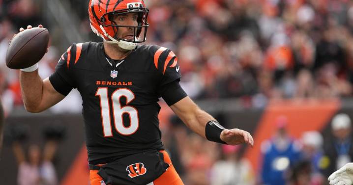 Joe Flacco's status for Bengals uncertain for Sunday because of shoulder injury