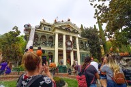 Disneyland guest dies after riding Haunted Mansion