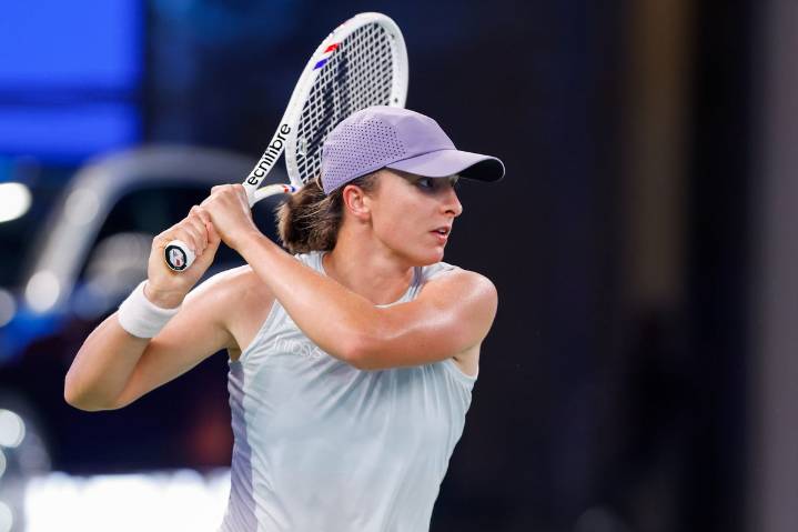 Iga Swiatek Joins Martina Hingis in Impressive New Streak With WTA Finals Qualification