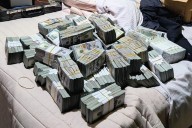 Le descubrieron US$4.000.000 y quiso “arreglar” para que no le secuestraran el dinero