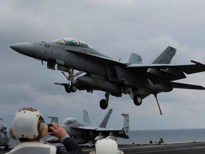 La Armada de Estados Unidos pierde dos aeronaves en 30 minutos en el Mar de China y crece la lista de incidentes