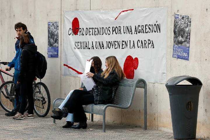 Sus contradicciones ante la juez y una prenda íntima llevan a prisión a los cuatro magrebíes por violar a una universitaria en Pamplona