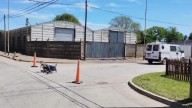 EN ROCA E INDUSTRIA. Chocaron un utilitario y una moto: la joven que guiaba el rodado menor resultó lesionada