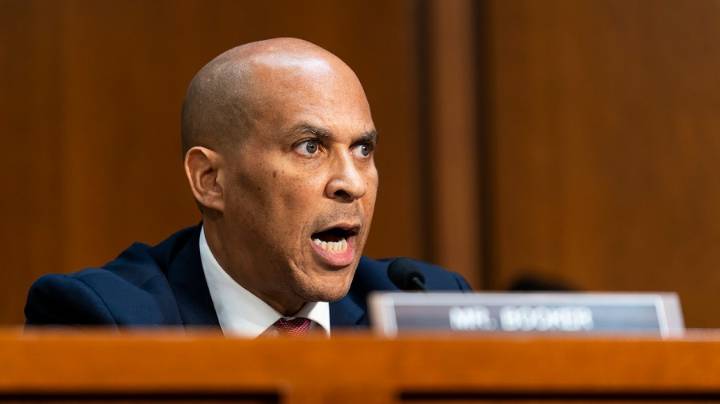Podcaster presses Booker on Netanyahu photo: ‘What the actual f‑‑‑’