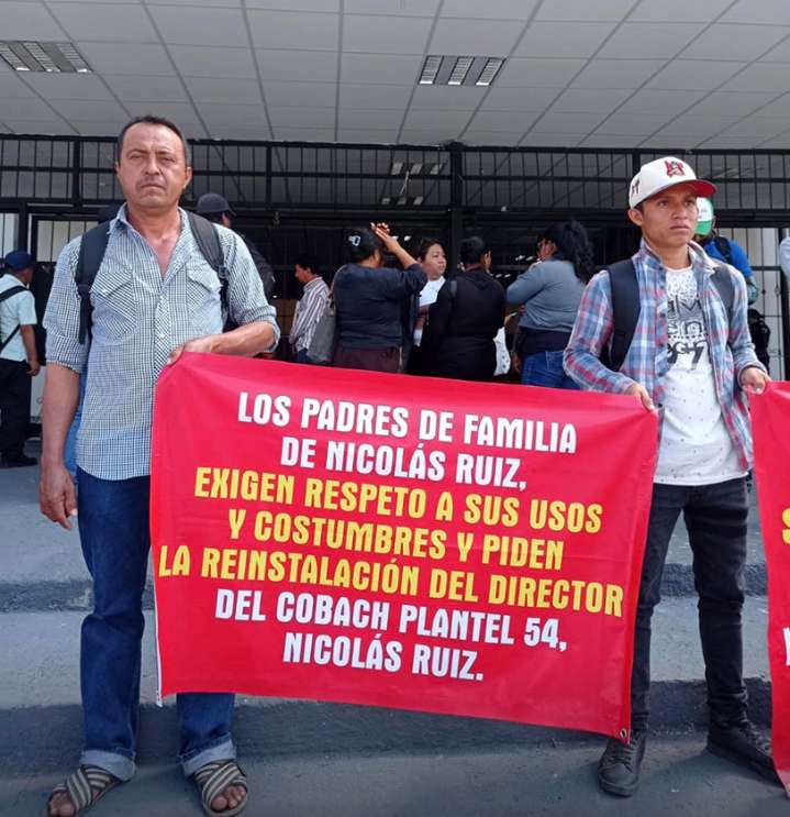 PADRES del Cobach 54 exigen reinstalación de director destituido