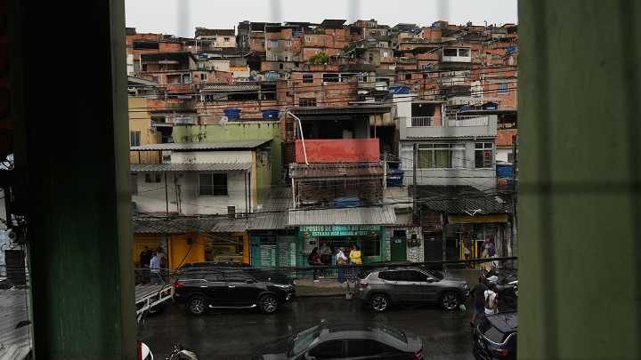 Un informe revela los brutales castigos del Comando Vermelho a quienes incumplen sus “reglas”