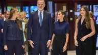 Oviedo recibe a la Familia Real entre gaitas y aplausos la víspera de los Premios Princesa de Asturias