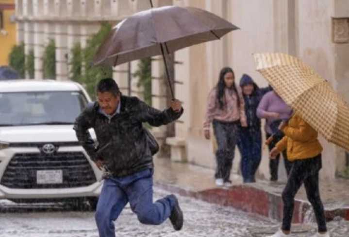 Entra ahora la onda tropical 38; lluvias intensas pegarán el jueves a los siguientes estados