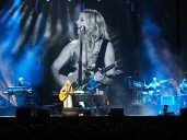 Canadian singer-songwriter performs classic 1993 third album