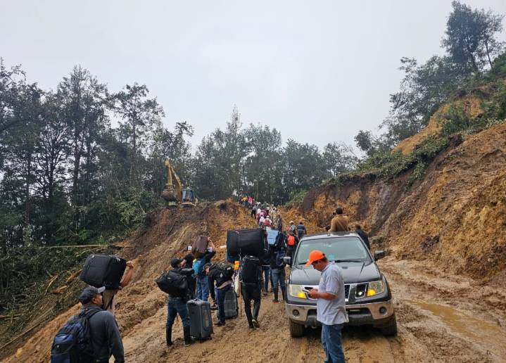 Atienden daños en 358 carreteras por lluvias