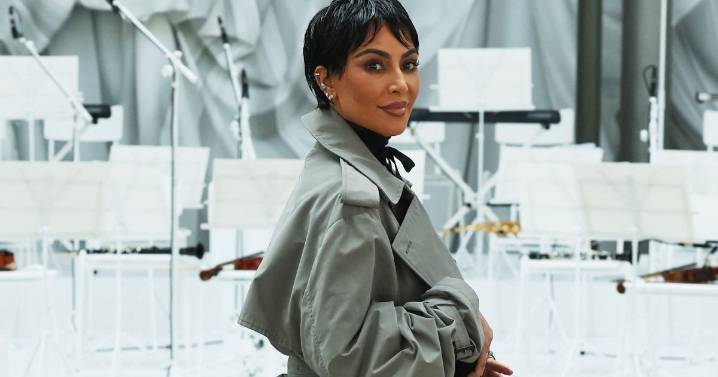 Kim Kardashian Channels Kris Jenner in New Pixie Haircut