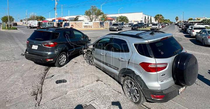 Encontronazo deja cuantiosos daños en Nuevo Laredo