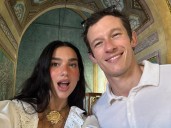 Callum Turner revela cómo empezó su relación con Dua Lipa