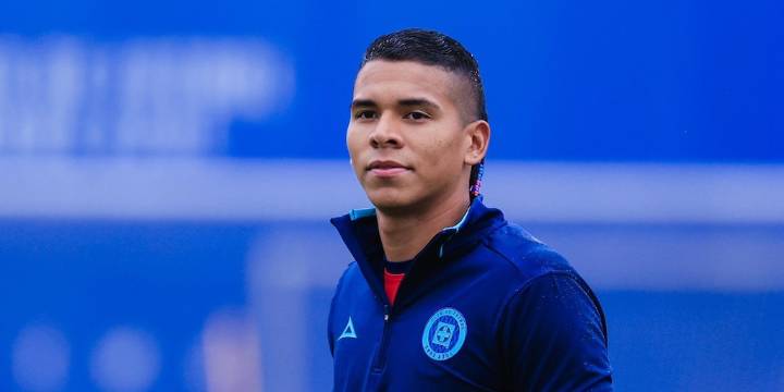 La impresionante doble atajada del colombiano Kevin Mier en el Necaxa vs. Cruz Azul por la Liga MX