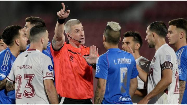 Polémica en la Sudamericana: Universidad de Chile empató sobre el final con un penal que enfureció a todo Lanús
