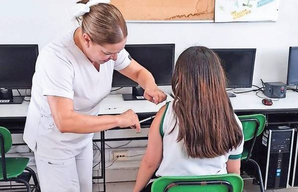 Cumple CECyTECh con el 100% de vacunación