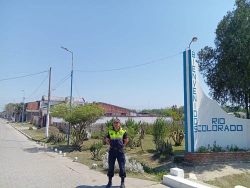 Una mujer irrumpió en la casa de su ex y le exigió retomar la relación amenazándolo de muerte con un arma: fue detenida