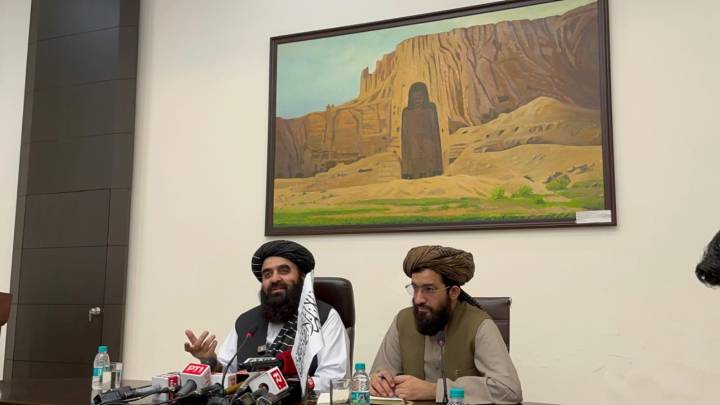 At the Jaishankar-Muttaqi meet in Delhi: Two Afghanistan flags, no women journalists — and the Bamiyan Buddhas