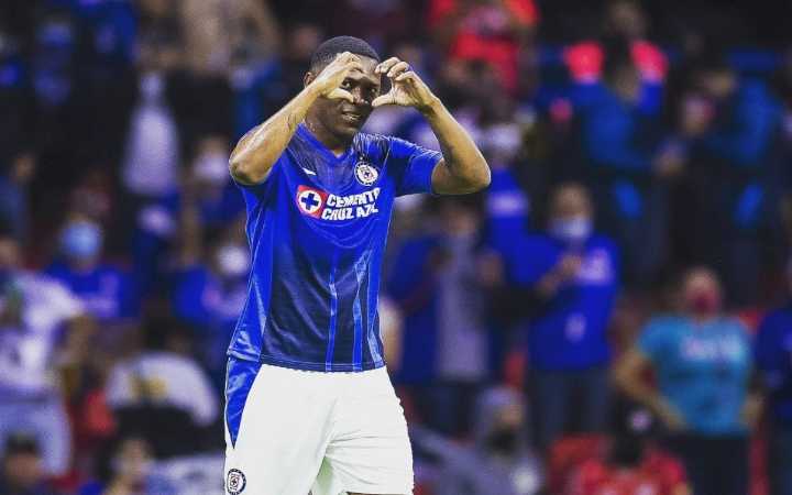 Bryan Angulo, ex Cruz Azul, resulta herido en atentado
