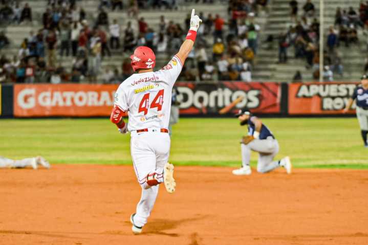 LVBP : Cardenales de Lara logra primer triunfo ante Navegantes del Magallanes 1-0 con hit de oro del Cubano Rangel Ravelo