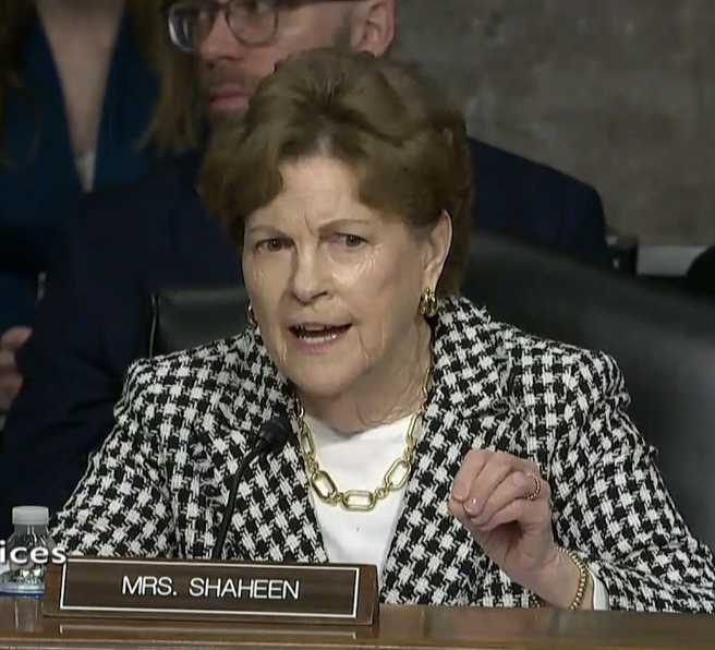 ANALYSIS: Angry About Expiring Obamacare Subsidies? Blame Jeanne Shaheen.