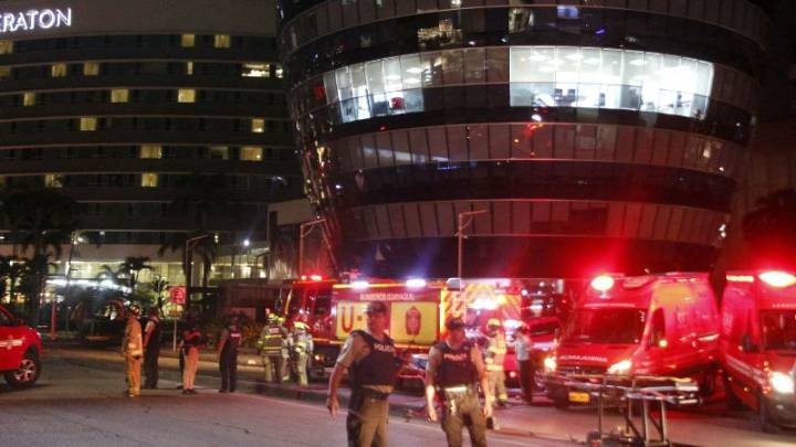 Ecuador: explosión de auto en zona comercial deja un fallecido