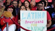 Aprobación de Trump entre hispanos cae drásticamente desde enero: encuesta AP