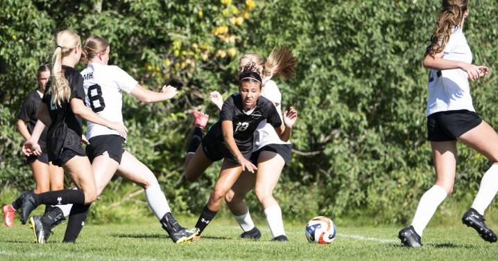 Higgins' hat trick leads Wolverines girls soccer past Jerome