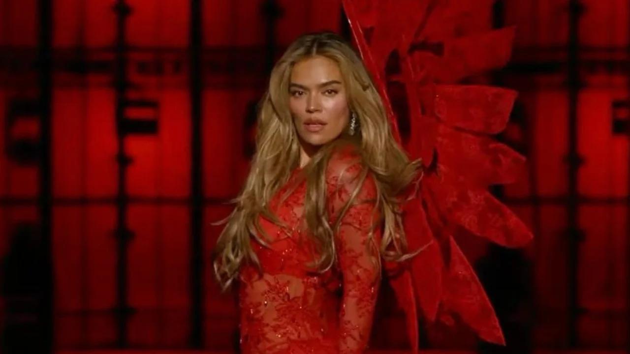 ¡Icónica! Así fue el performance de Karol G en el Fashion Show de Victoria’s Secret