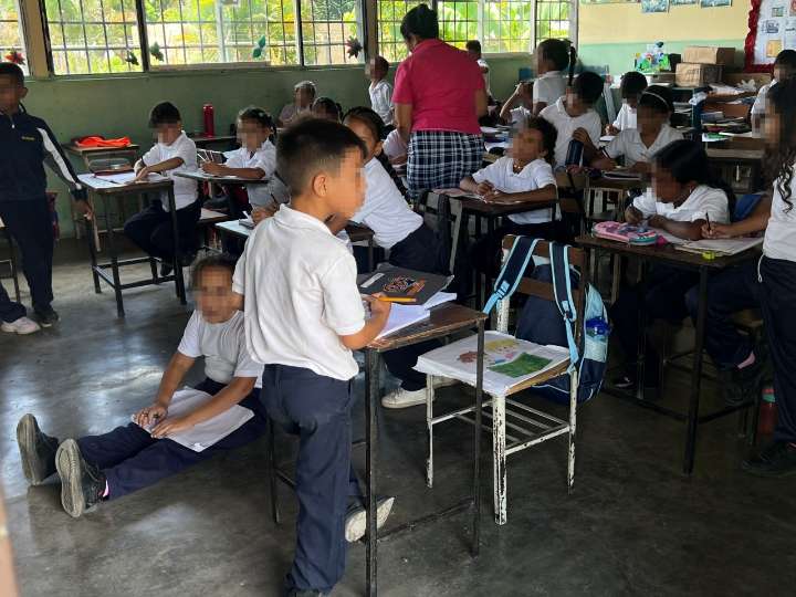 Padres y representantes de la escuela Jorge Rodríguez reportan falta de pupitres