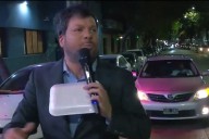 En vivo. El divertido momento que protagonizó Guido Kaczka: detuvo el tránsito y se subió a un colectivo