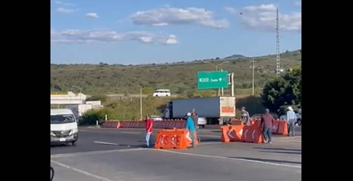 Reactivan bloqueos en Michoacán; no hay acuerdos con gobierno, dicen campesinos