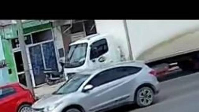 CORRIENTES: Sustrajeron $5 Millones De La Cabina De Un Camión En Esquina