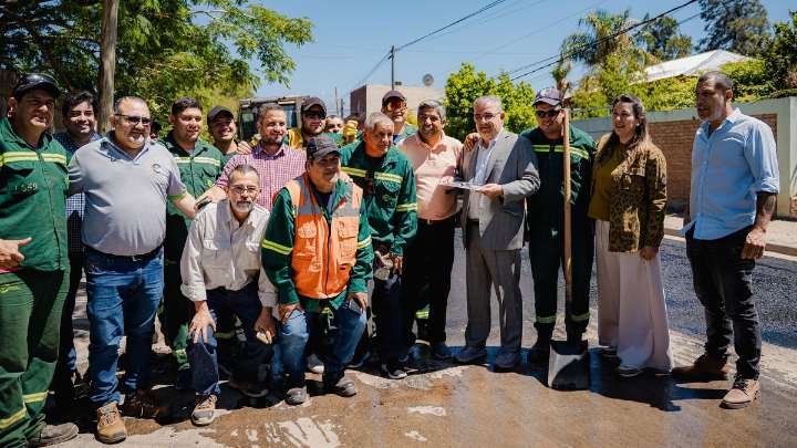 Raúl Jalil recorrió la obra de asfaltado en Valle Viejo