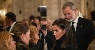 Moncloa traslada a una «sala adyacente» el saludo de los Reyes y Sánchez a unas pocas familias para evitar otro Paiporta