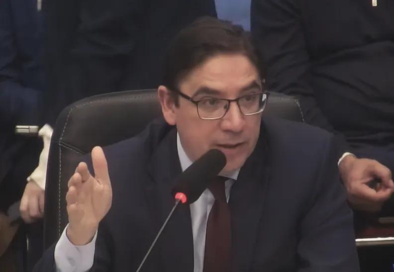 Alejandro Álvarez defendió la no aplicación del Financiamiento Universitario y fue duramente cuestionado