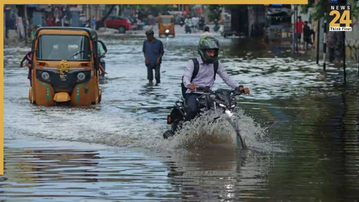 Tamil Nadu Rains: IMD Issues Cyclone Alert for Coastal Districts and Southern Andhra, 8 TN Districts on High Alert