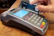 Acusan a una mujer por gastar más de $13 millones con tarjetas de terceros en comercios de Neuquén y Cipolletti