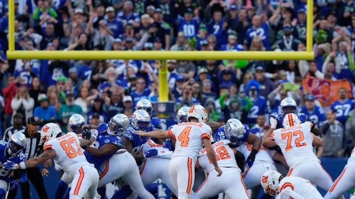 Lavonte David’s interception sets up winning FG as Bucs beat Seahawks