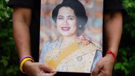 Muere la reina madre Sirikit: la glamourosa y combativa "madre de los tailandeses"